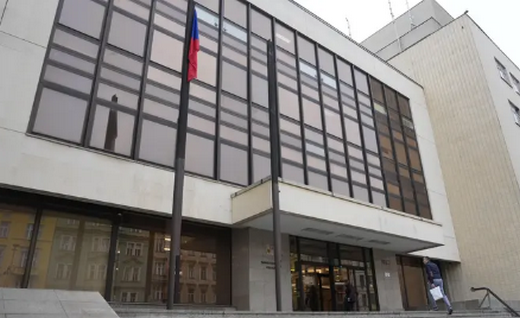 З будівлі Міністерства внутрішніх справ Чехії зняли український прапор З будівлі Міністерства внутрішніх справ Чехії зняли український прапор